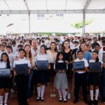 Indira Vizcaíno entrega 2,255 laptops gratuitas en Manzanillo, este sábado