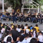 Estudiantes y docentes de la primaria ‘López Mateos’ de Colima disfrutan concierto didáctico en su plantel