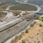 Gobierno de Indira Vizcaíno desazolva ríos y arroyos para cuidar a colimenses