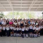 Indira Vizcaíno entrega obras de mejora en primaria ‘Rosa Lorenzano’ de Manzanillo