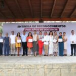 Rosi Bayardo reconoce trayectoria de docentes que han formado generaciones en Manzanillo