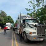 Accidente entre tractocamiones en libramiento El Colomo en Manzanillo; sugieren tomar vías alternas