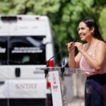 Indira Vizcaíno entregó dos vehículos nuevos al CREE; tenían 20 años sin recibir alguna unidad adaptada